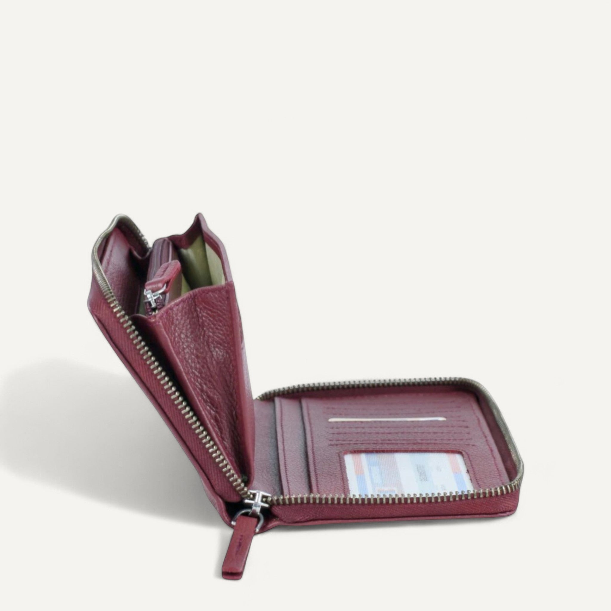 Chic Haven, The Clutch