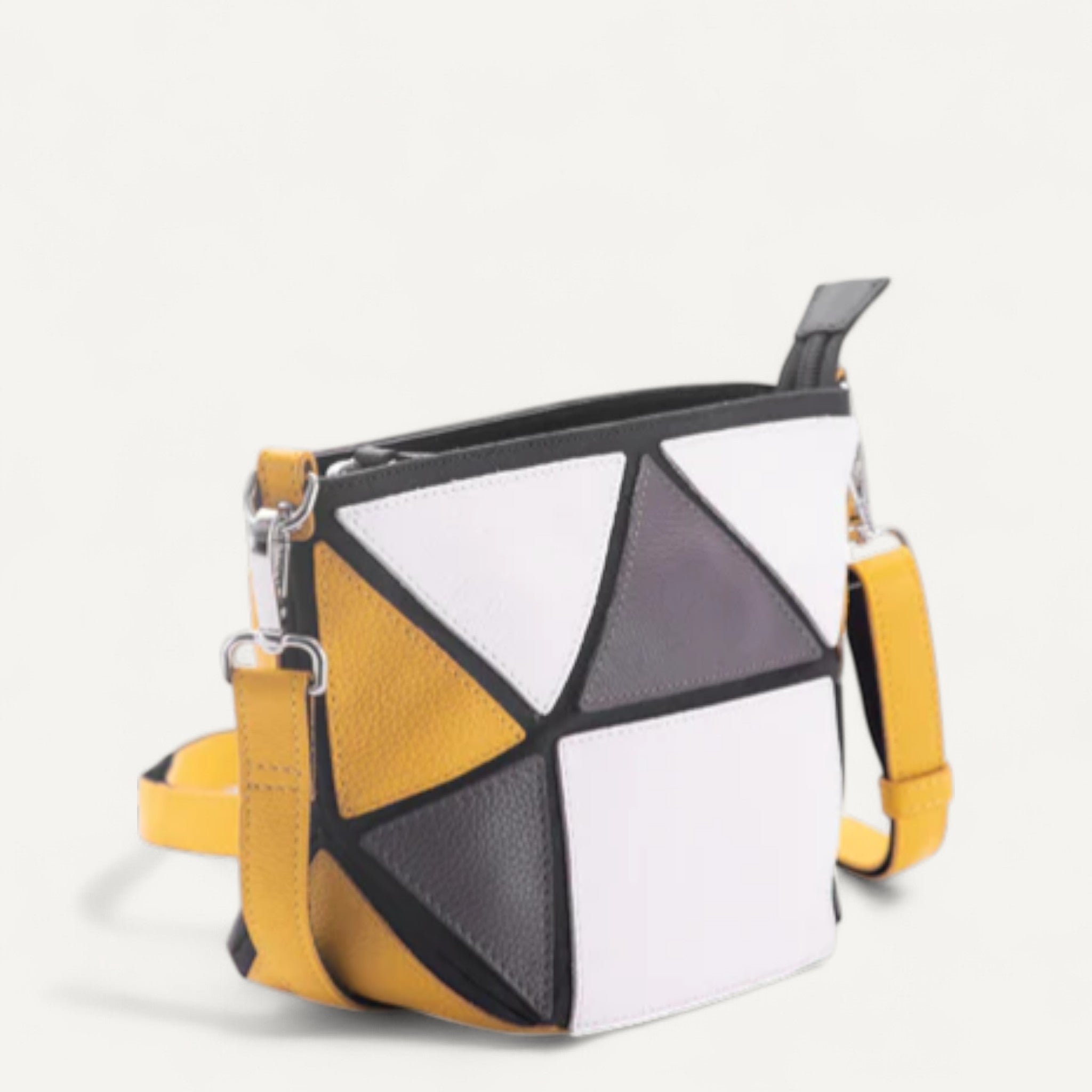 5930 - SLING BAG