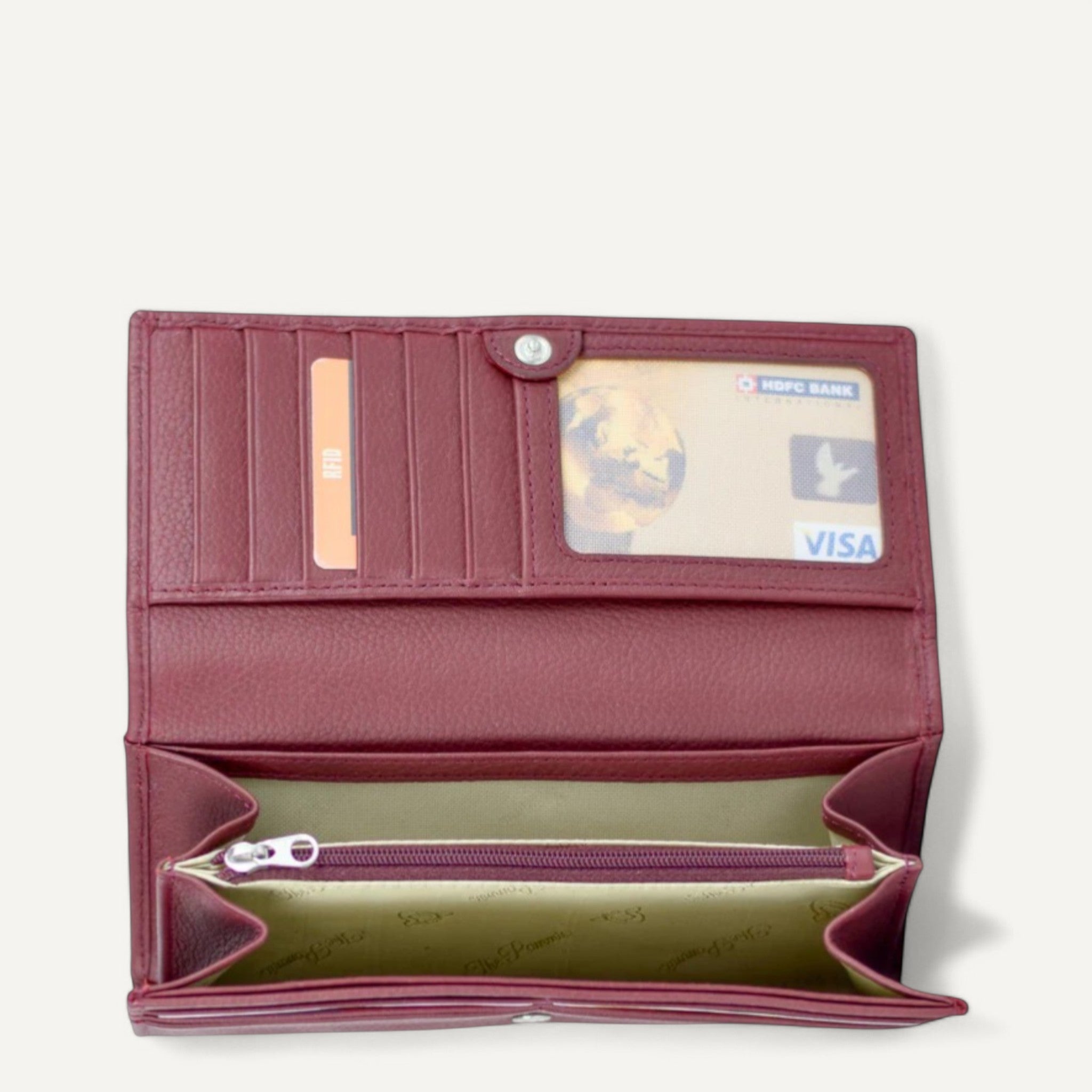 Chic Nest, The Clutch