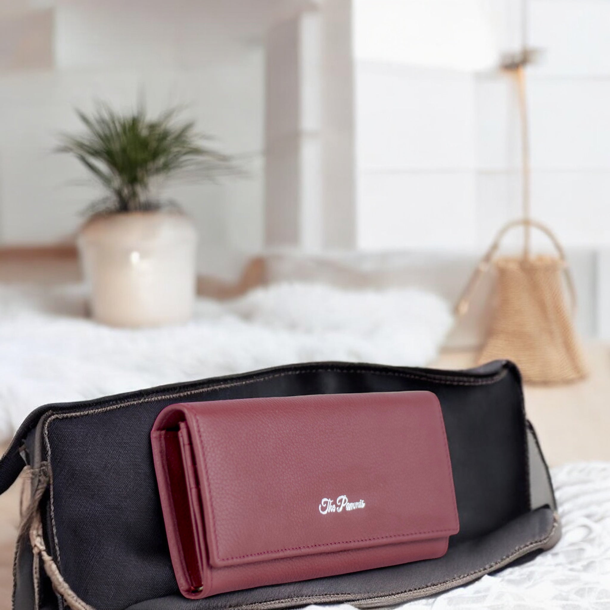 Chic Nest, The Clutch - The Pammis