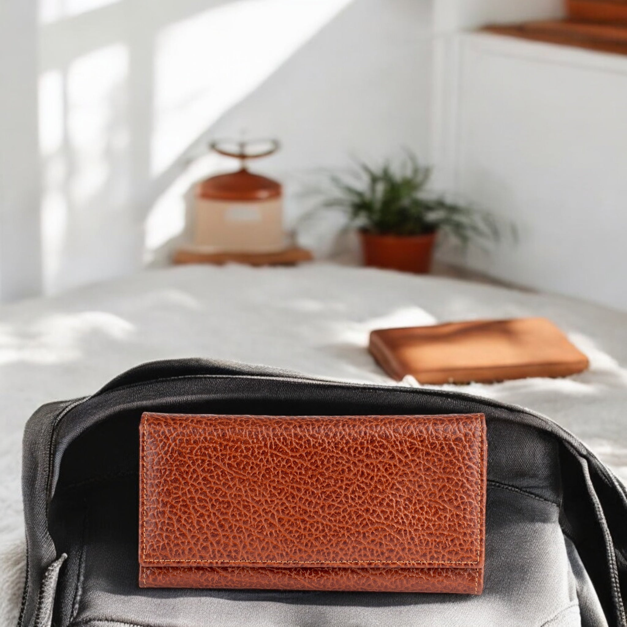 Chic Nest, The Clutch - The Pammis
